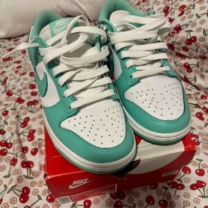 Nike dunk low green glow